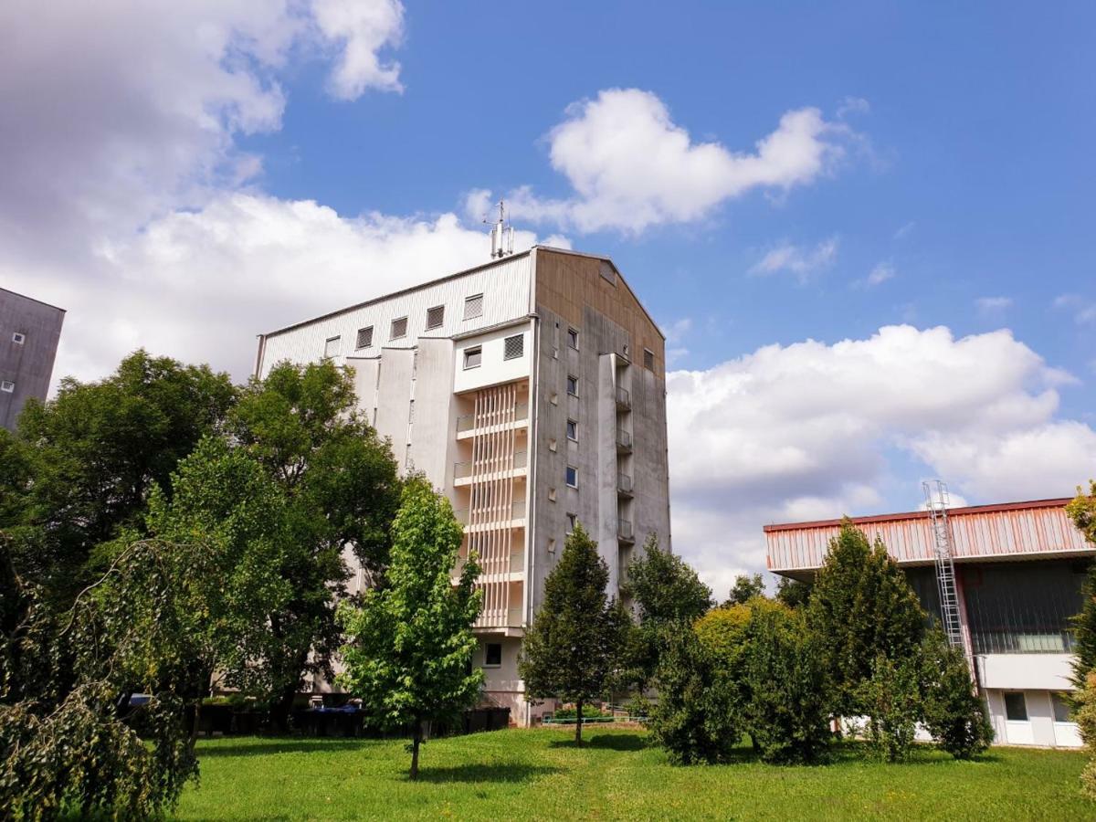 Summer Residence Hostel Любляна Екстер'єр фото
