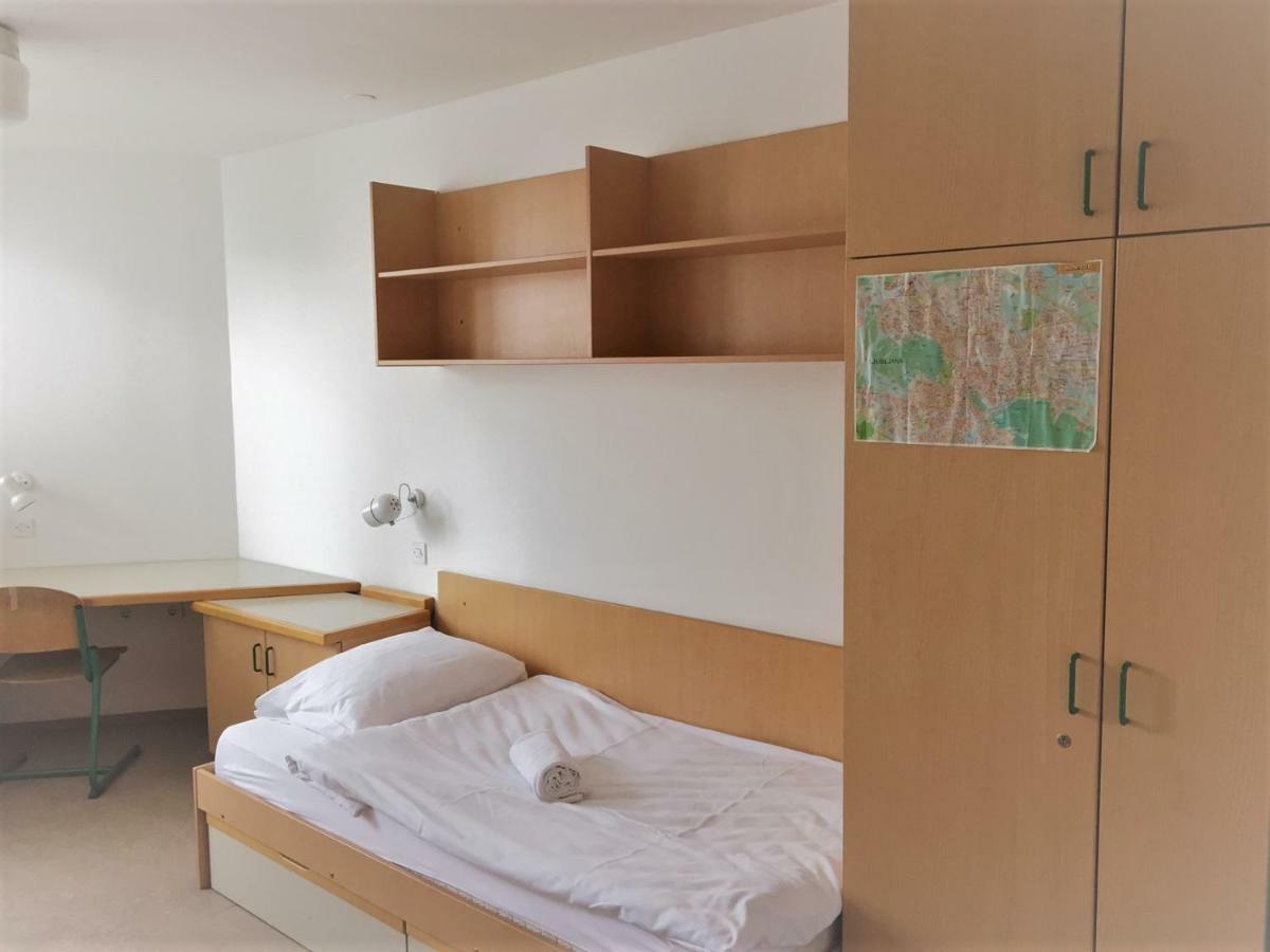 Summer Residence Hostel Любляна Екстер'єр фото